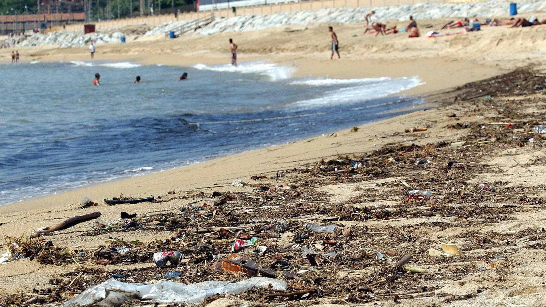 El 38 por ciento de los murcianos cree que las playas no están limpias