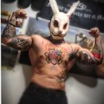 Los tatuajes de los que alardeaba Leandro en sus redes sociales muestran payasos asesinos, arañas y un corazón de fuego en el pecho