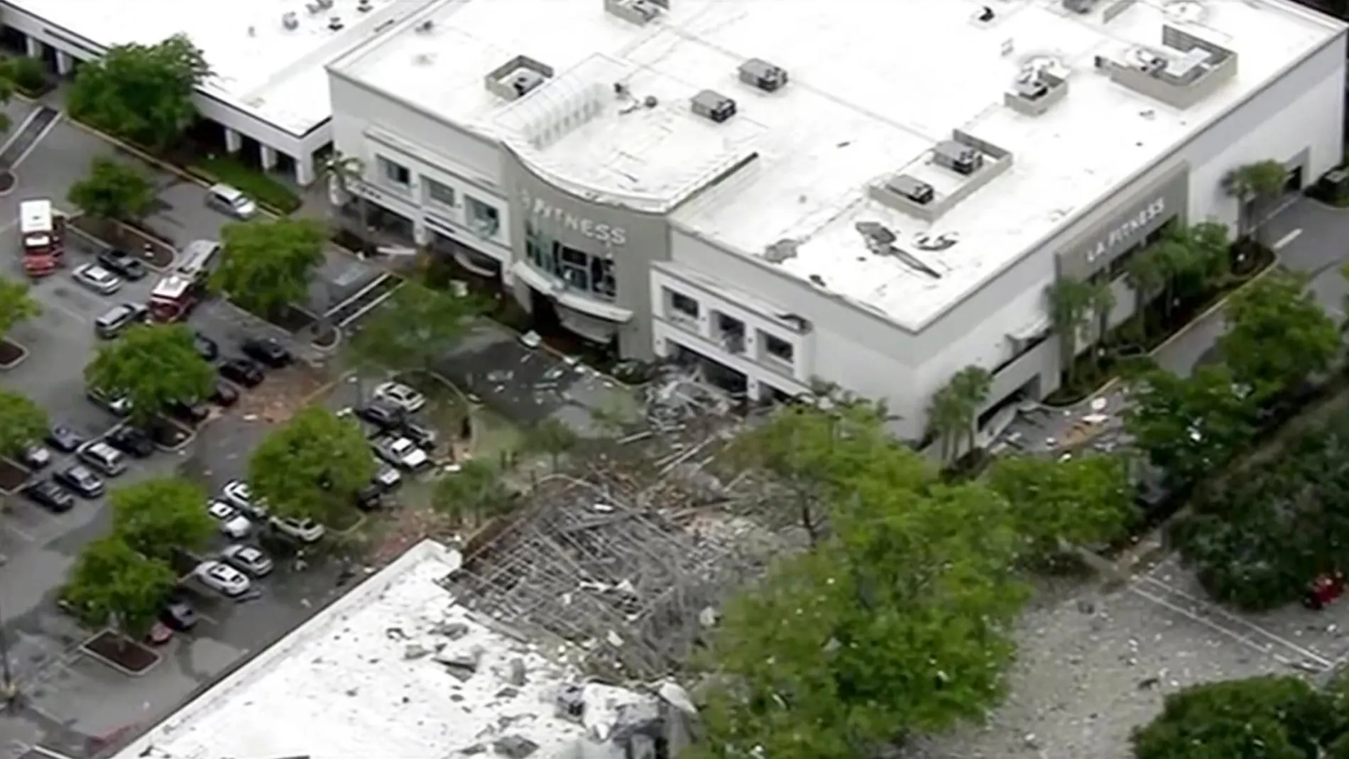 Imagen de WPLG muestras los destrozos en el centro comercial. (WPLG via AP)