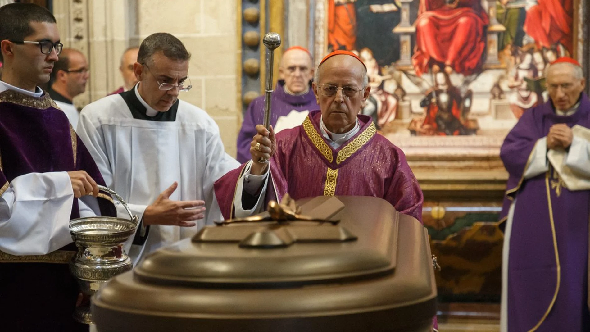 Multitudinara despedida al obispo de Zamora Gregorio Martínez en la Catedral de la capital zamorana en una eucaristía que fue oficiada por el cardenal arzobispo Ridcaro Blázquez