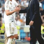 James Rodríguez y Zidane se saludan al ser sustituido el colombiano