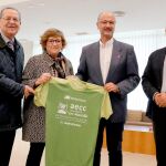 El presidente de las Cortes de Castilla y León, Luis Fuentes, recibe al presidente de la Asociación Española Contra el Cáncer (AECC) de Valladolid, Francisco Javier Arroyo, entre otros