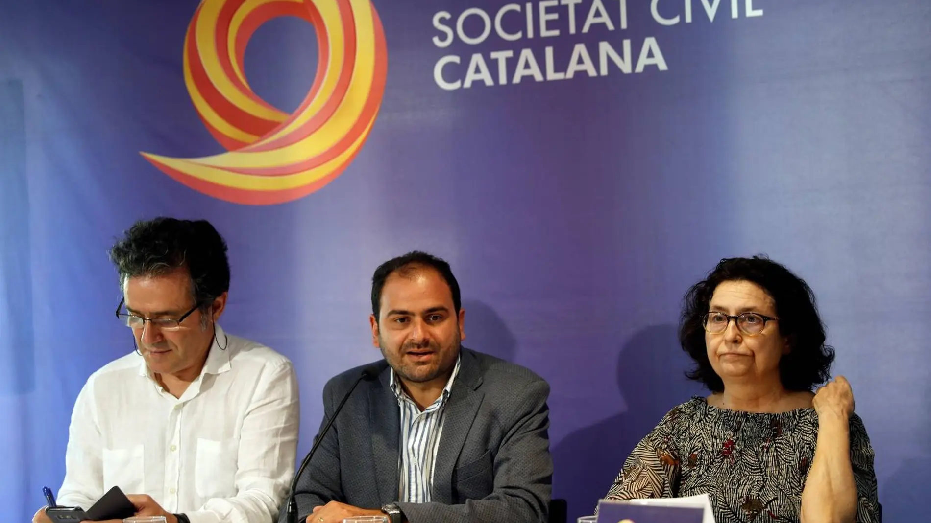 En el centro, el presidente de SCC, Fernando Sánchez Costa