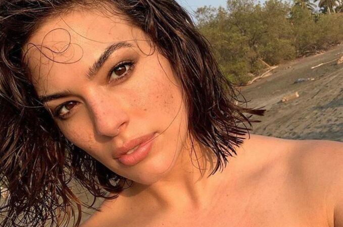 Instagram se inunda de estrías pre y posparto gracias a Ashley Graham