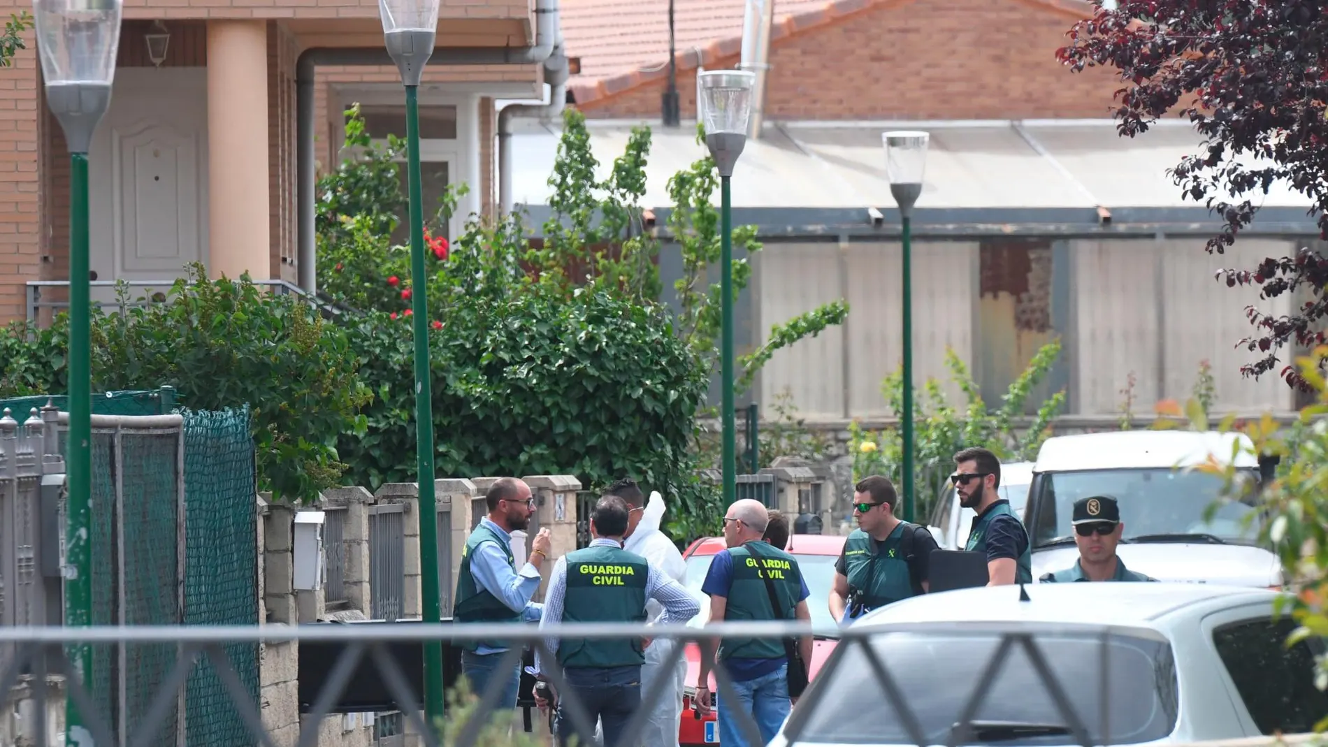 La Guardia Civil acude al lugar del suceso en la localidad burgalesa de Villagonzalo Pedernales