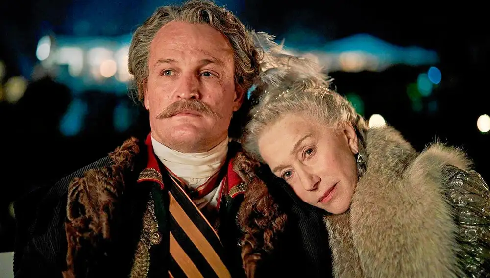 Jason Clarke y Helen Mirren en una escena de la serie