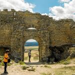 Gormaz es la fortaleza califal más grande de toda Europa, con un perímetro amurallado de 450 metros de largo y 63 de anchura. Foto: Alberto R. Roldán