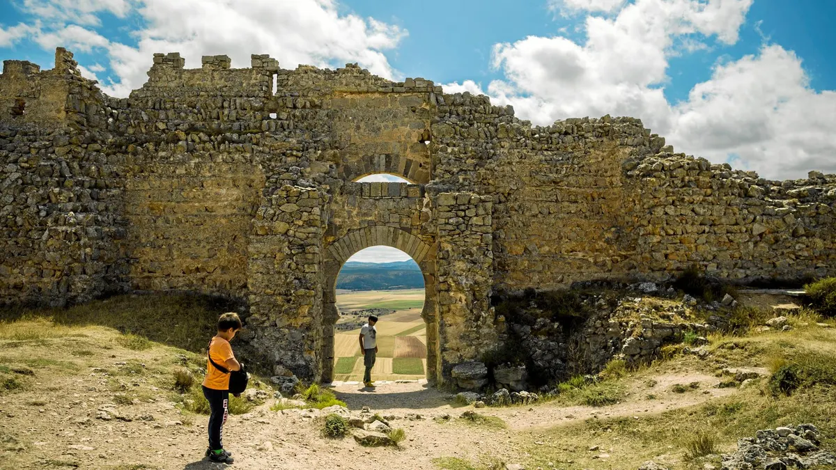 La fortaleza árabe más grande e impresionante de Europa se encuentra en un pequeño pueblo de España