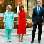Doña Sofía, la Reina y el Rey, en la isla malloquina, ayer / Efe