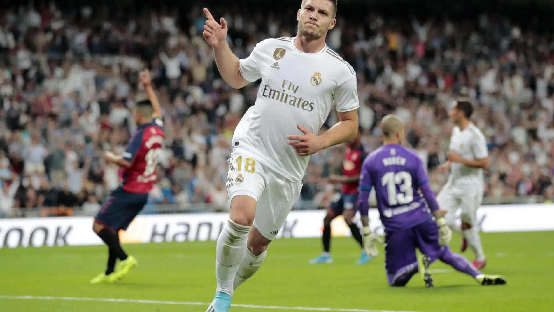 Jovic celebra un gol ante Osasuna que anularía el VAR