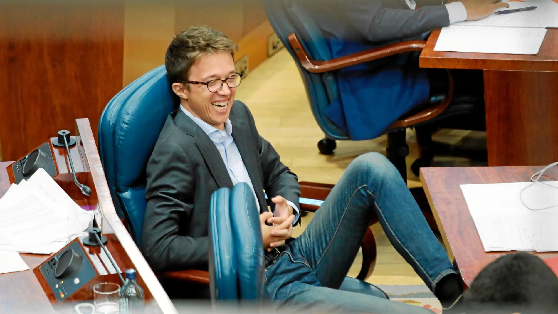 El portavoz de Más Madrid, Íñigo Errejón, cobra 3.503 euros al mes como diputado más un extra de 1.825 euros por ser portavoz del grupo parlamentario. Foto: Rubén Mondelo