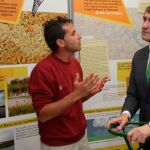 El consejero de Fomento y Medio Ambiente, Juan Carlos Suárez-Quiñones, visita la palentina Casa del Parque de Fuentes de Nava