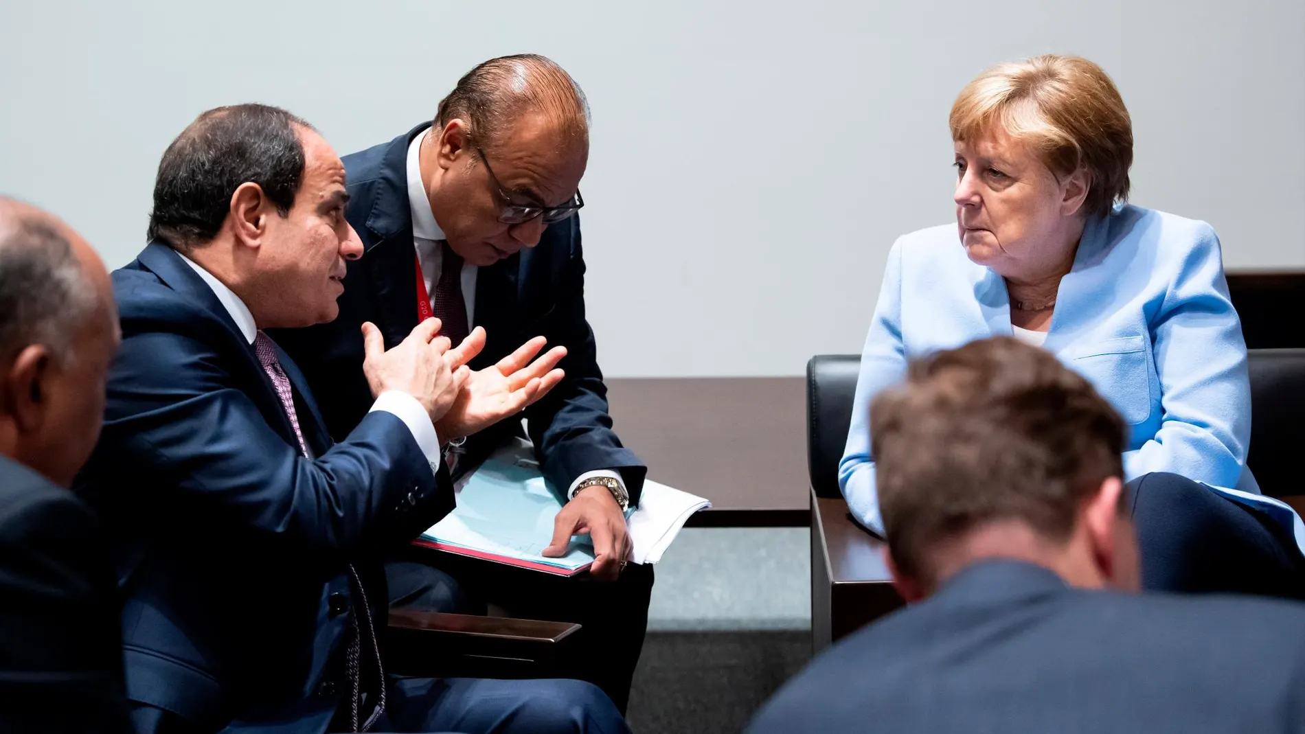 La canciller Angela Merkel se ha reunido con el presidente egipcio, Abdel Fatah Al Sisi, dentro de su apretada agenda en Osaka
