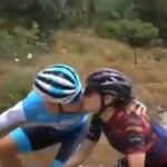 El beso de los campeones de ciclismo israelí