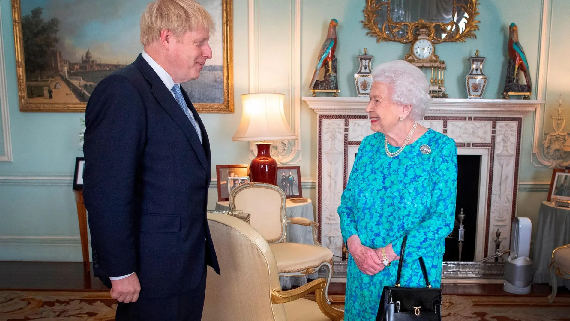 Boris Johnson junto a la reina Isabel II en una Audiencia /Efe