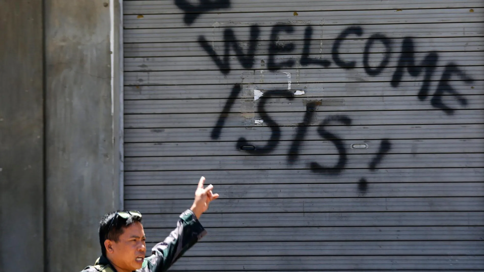 Pintada que reza “Bienvenido Isis”