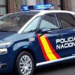 Un coche patrulla prestando servicio de seguridad ciudadana