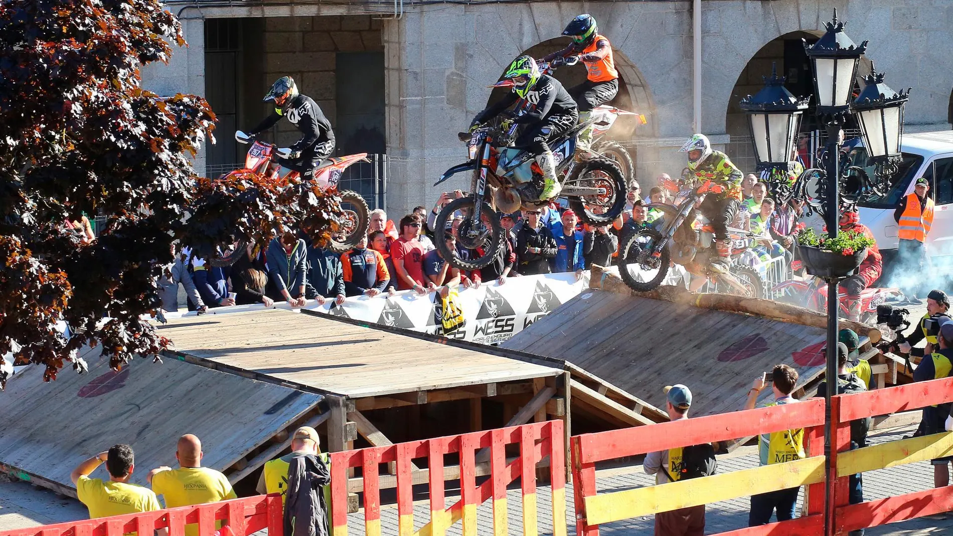 Super encierro en la plaza de España de Aguilar de Campoo (Palencia)