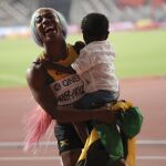 Shelly-Ann Fraser-Pryce celebra el título con su hijo Zyon
