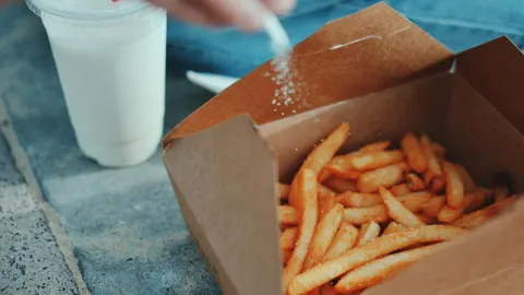 El riesgo cardiovascular aumenta notablemente con cada porción adicional de 114 g semanales