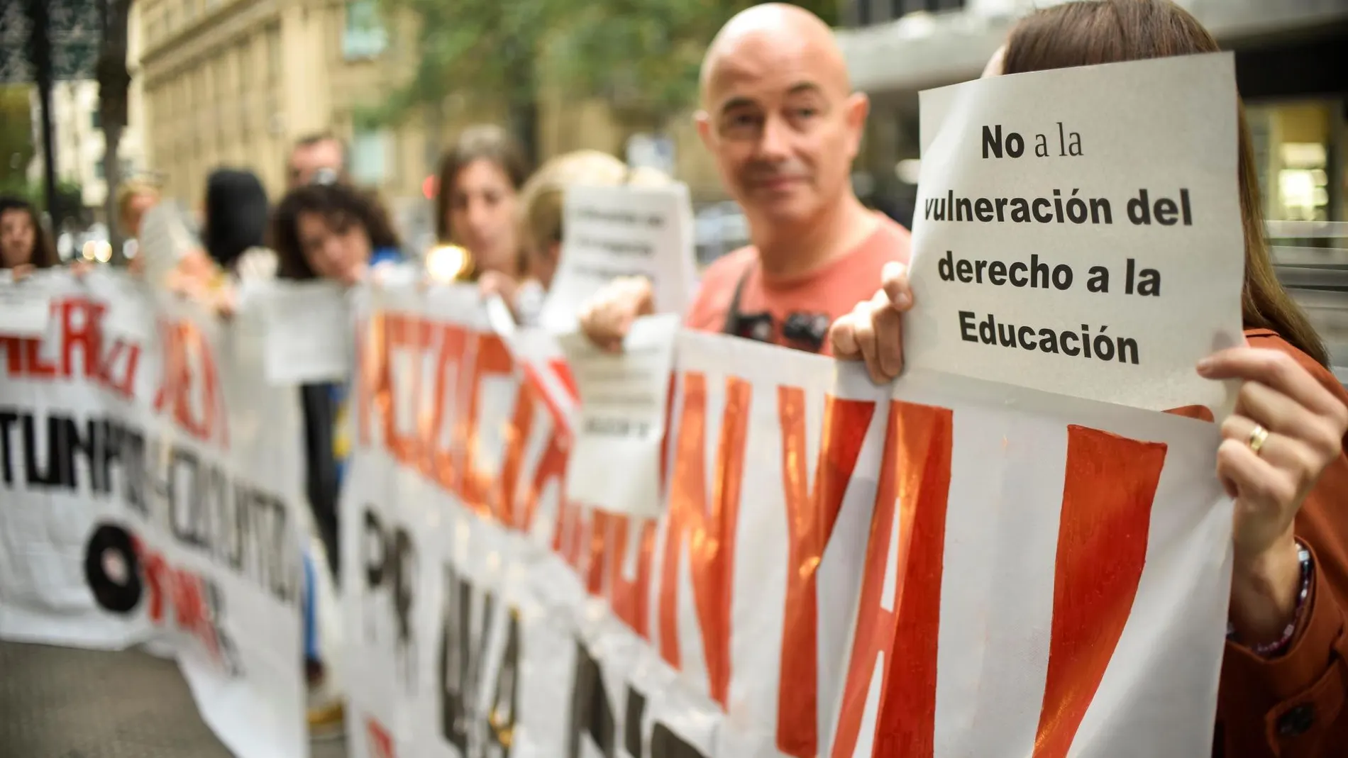 Protesta provocada por los representantes del sector educativo
