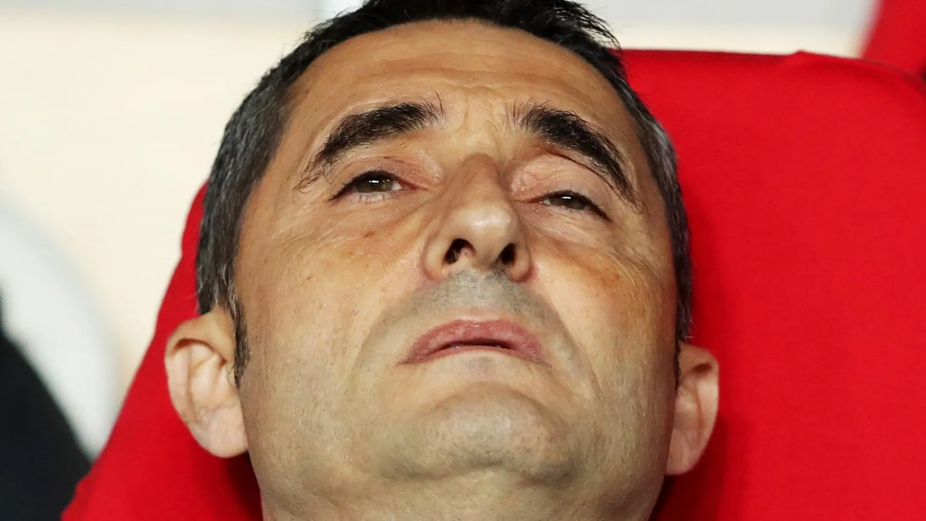 Valverde en el banquillo en el partido del Barcelona