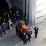 Los restos de Franco a su salida de la Basílica del Valle de los Caídos