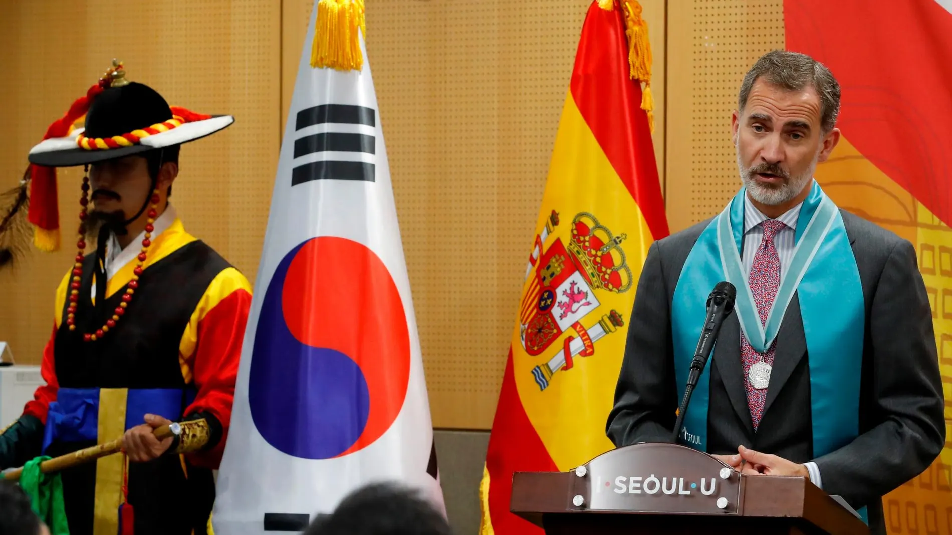 Felipe VI, tras ser nombrado ciudadano de honor por el alcalde de Seúl, Park Won-soon.
