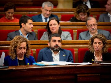 (I-D) La consellera de Justicia de la Generalitat, Ester Capella; el conseller de Trabajo, Asuntos Sociales y Familia, Chakir el Homrani y la consellera de Empresa y Conocimiento, Àngels Chacón en una sesión plenaria en el Parlament de Catalunya, celebrada una semana después de conocerse la sentencia del juicio del 'procés', en Barcelona (España), a 23 de octubre de 2019.,23 octubre 2019David Zorrakino / Europa Press23/10/2019