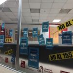 Aparecieron pintadas en los cristales