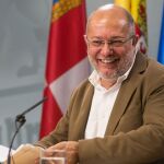 El vicepresidente, portavoz y consejero de la Transparencia, Ordenación del Territorio y Acción Exterior, Francisco Igea, valora los datos de la EPA en la rueda de prensa posterior al Consejo de Gobierno