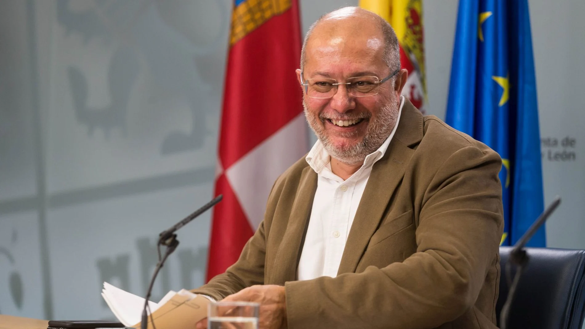 El vicepresidente, portavoz y consejero de la Transparencia, Ordenación del Territorio y Acción Exterior, Francisco Igea, valora los datos de la EPA en la rueda de prensa posterior al Consejo de Gobierno