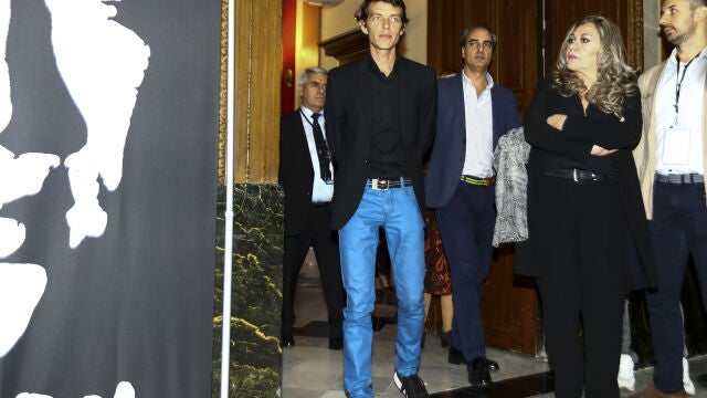 Camilo Blanes, José Muro y su madre, Lourdes Ornelas en el último homenaje a Camilo Sesto en Alcoy