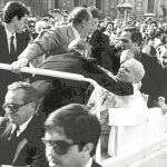 El 13 de mayo de 1981 en la Plaza de San Pedro, el Pontífice recibió dos balazos / Efe