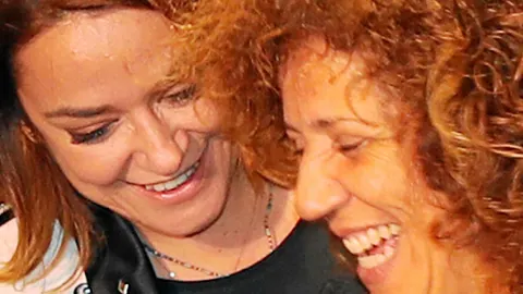 La presentadora Toñi Moreno y la cantante Rosana durante la presentacion del libro "Diccionario de las cosas que no supe explicarte"/ Gtres