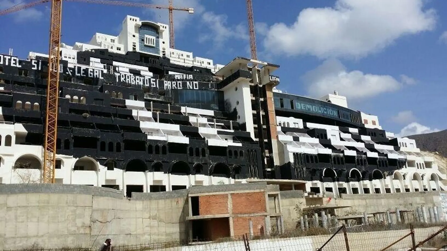 Hotel Azata del Sol, pendiente de demolición / EP