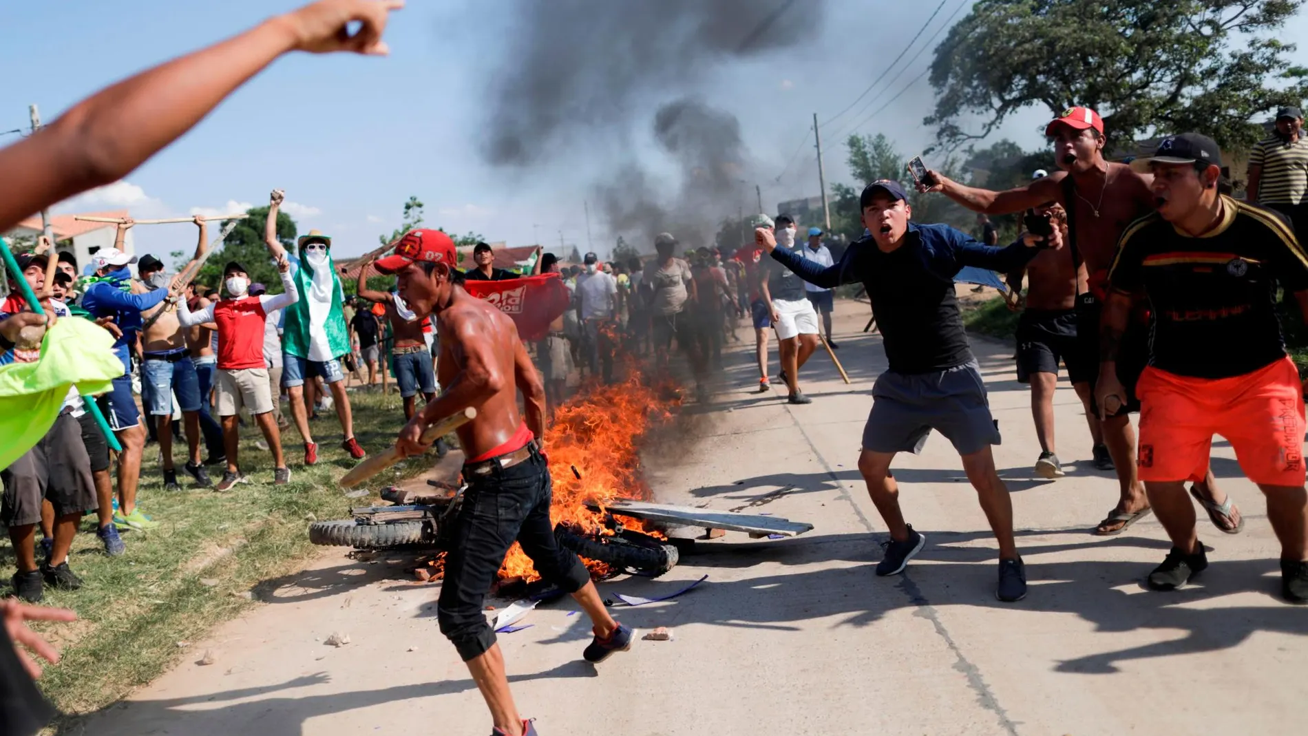 Enfrentamiento entre seguidores de Evo Morales y opositores/Reuters