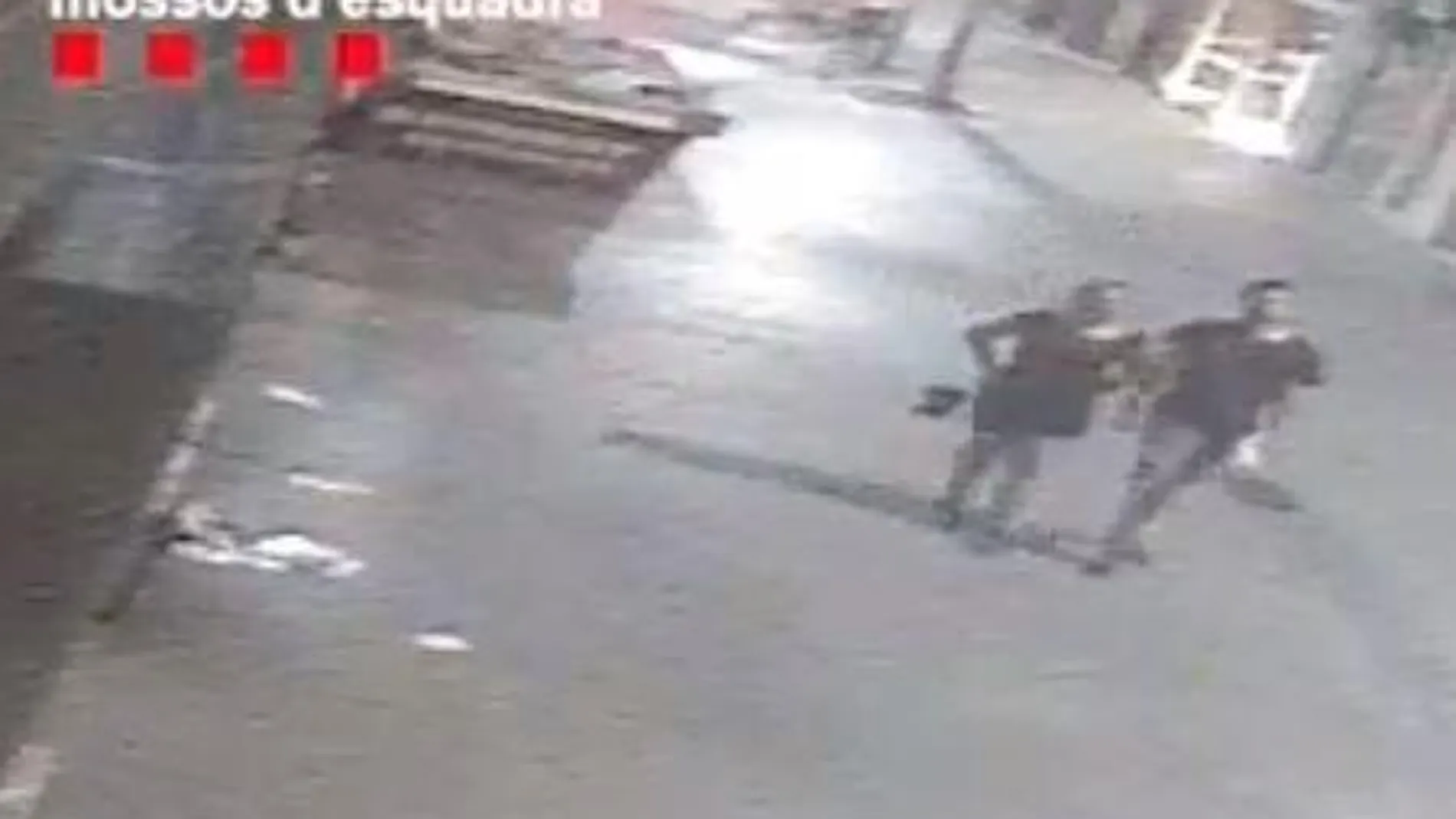 Los Mossos han publicado el vídeo en el que se ve al presunto asesino