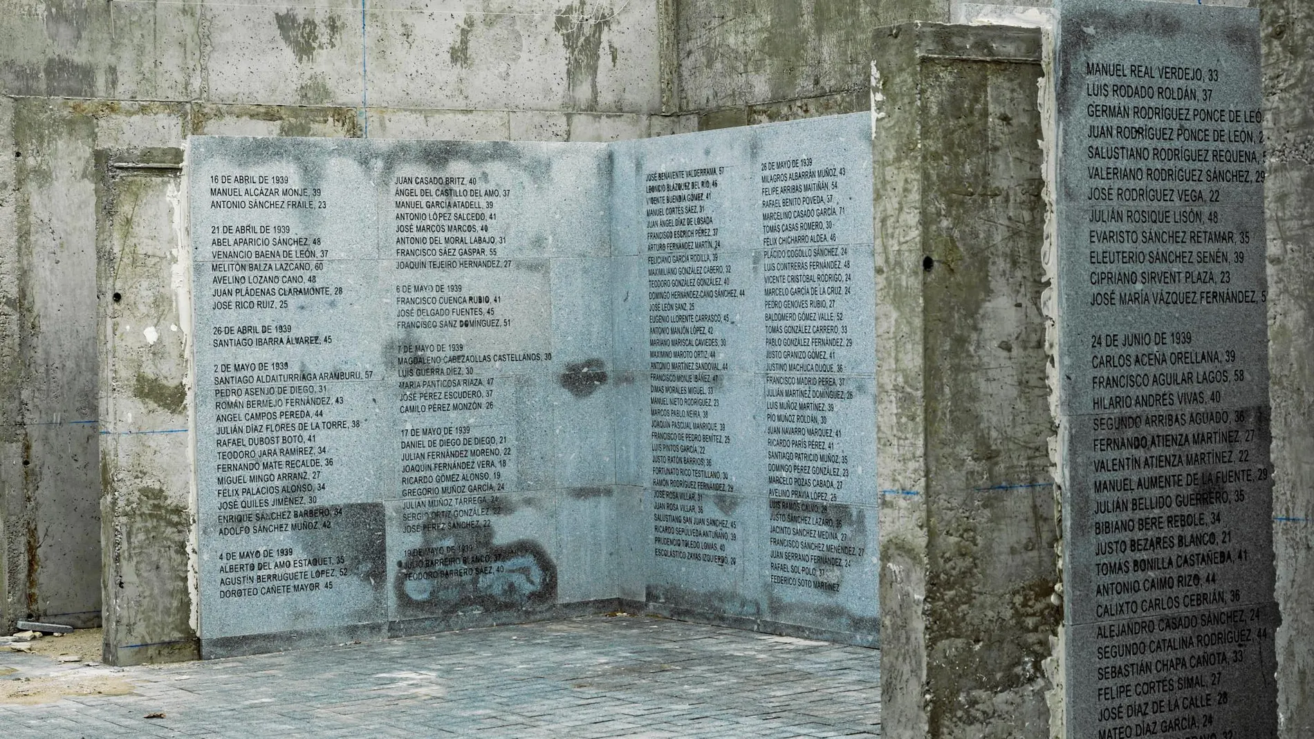 Estado actual del Memorial encargado por Manuela Carmena, cuya ejecución fue paralizada por el Ayuntamiento el pasado mes de julio. Foto: ALBERTO R. ROLDÁN