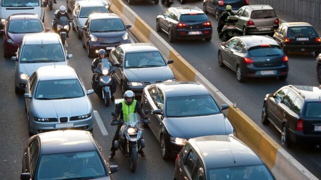Para ser considerado histórico, el vehículo debe haber sido fabricado o matriculado por primera vez con una antigüedad mínima de 30 años