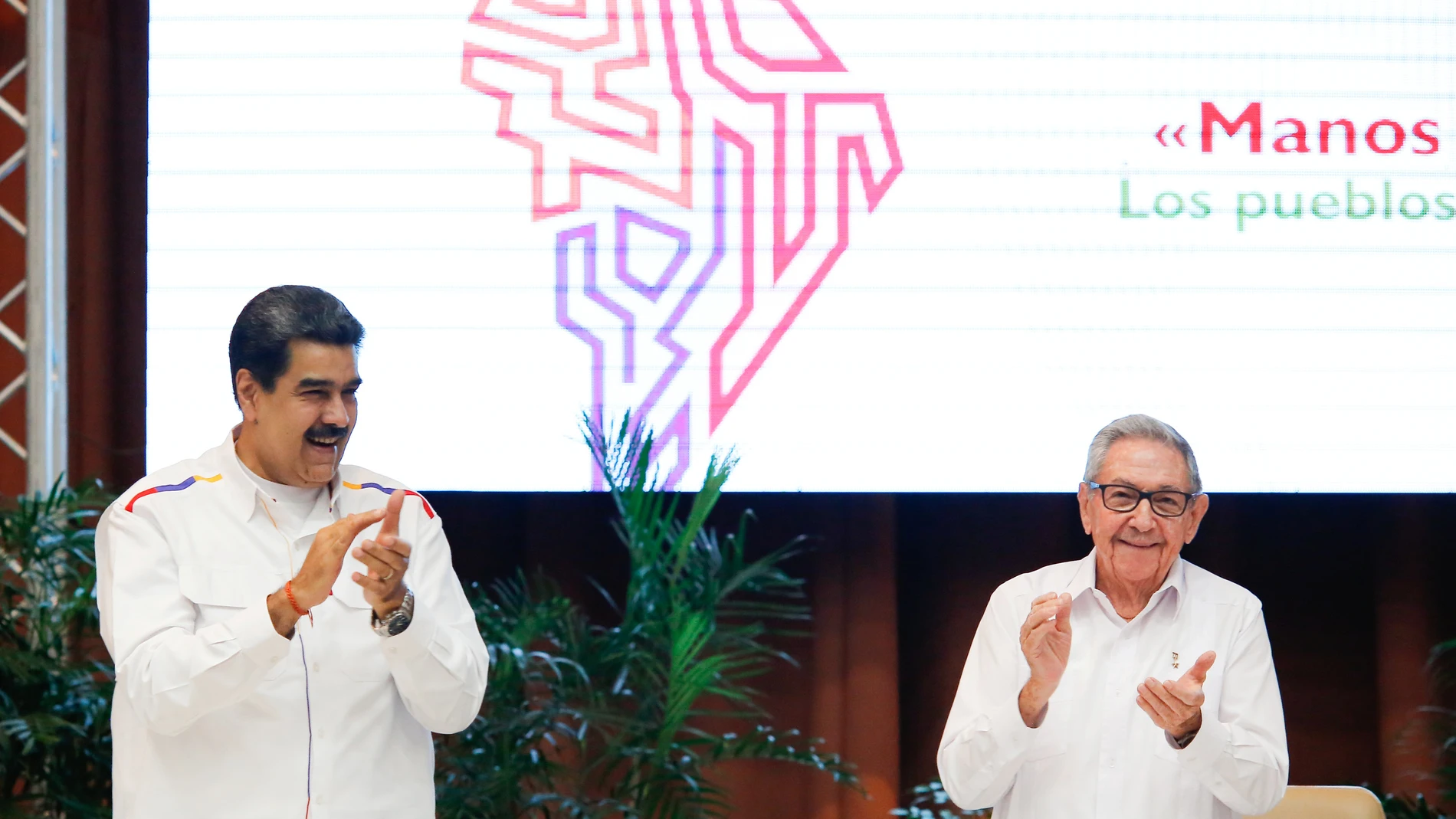 Cuban Communist Party leader and former President Raul Castro and Venezuelan President Nicolas Maduro take part in a solidarity conference in Havana