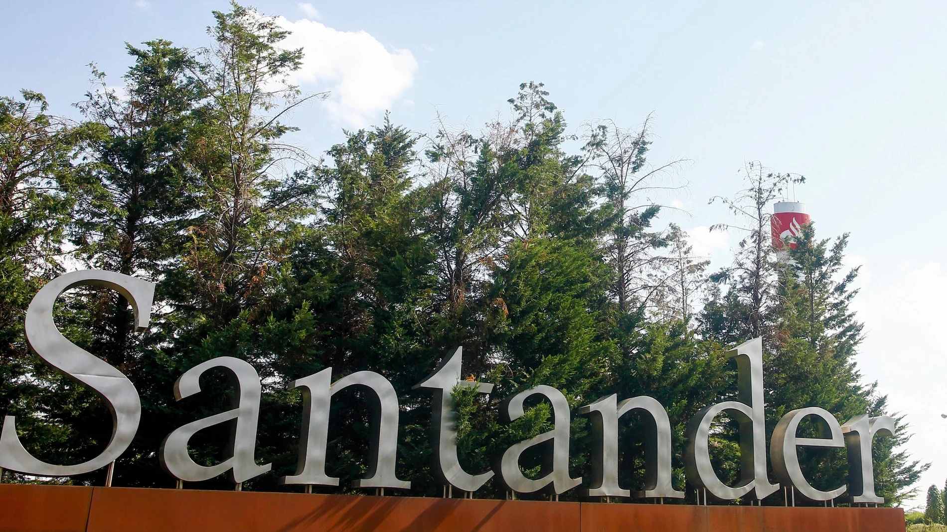 Economía/Finanzas.- La familia Botín compra 10 millones de acciones de Banco Santander por 36 millones de euros