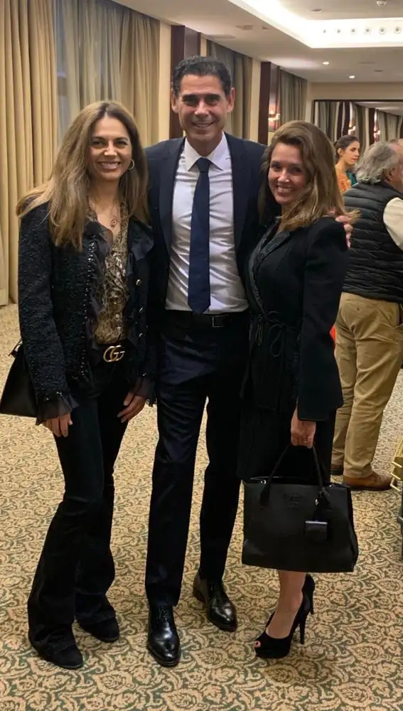 Nasrin Zhiyan con Fernando Hierro y Susana Garcia Cereceda.