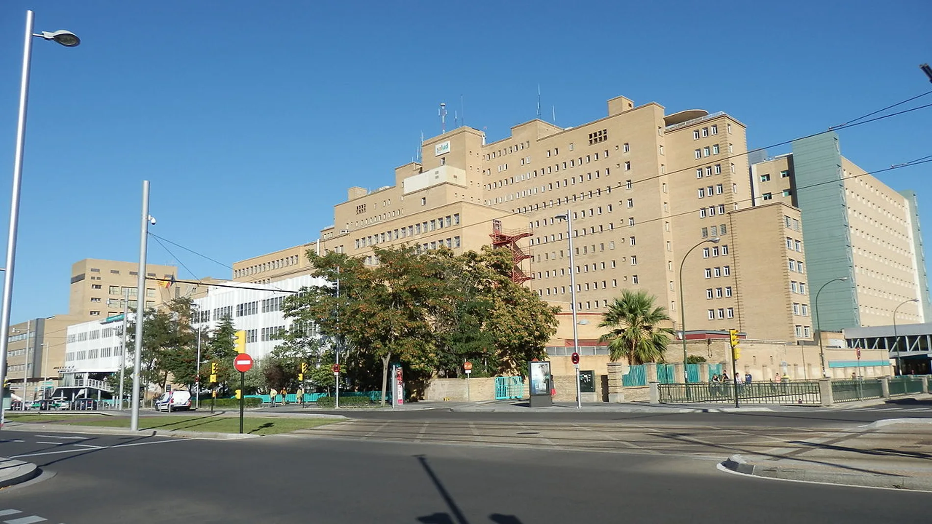 Fachada del hospital Miguel Servet de Zaragoza donde ha sido ingresada la joven de 25 años