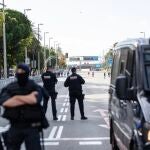 Varios agentes de Mossos de Esquadra cerca del Palau de Congressos donde tiene lugar el acto de los Premios de la Fundación Princesa de Girona, en Barcelona (Cataluña/España) a 4 de noviembre de 2019.04 noviembre 2019, MONARQUÍA, PROTESTA, CATALUNYA. Pau Venteo / Europa Press04/11/2019