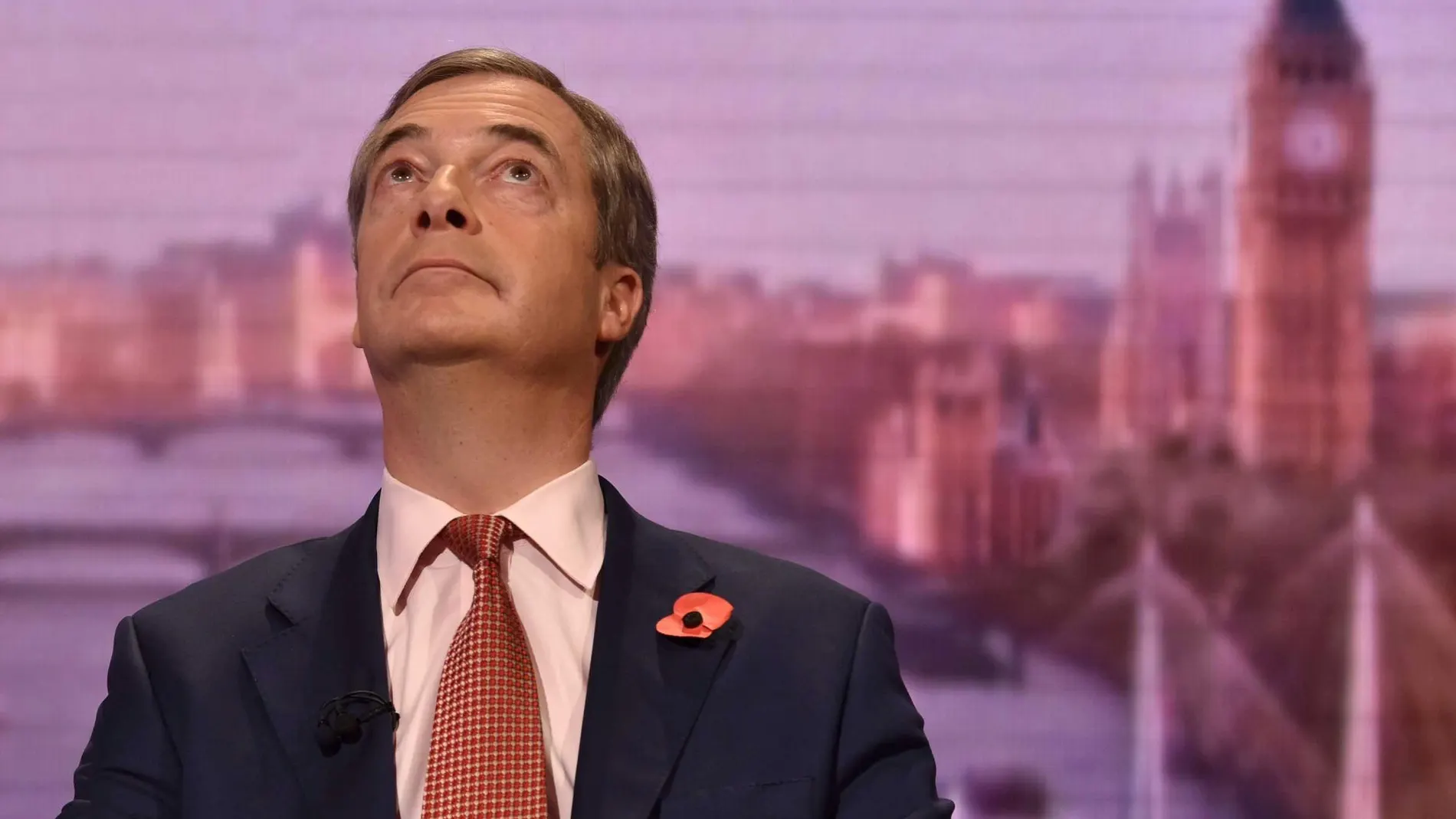Farage durante la emisión de su entrevista en la BBC