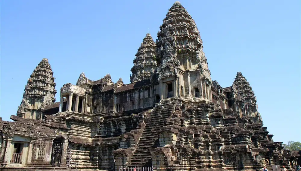 El parque de atracciones que amenaza a los templos de Angkor