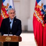 Sebastián Piñera, habla en una rueda de prensa en Santiago (Chile).