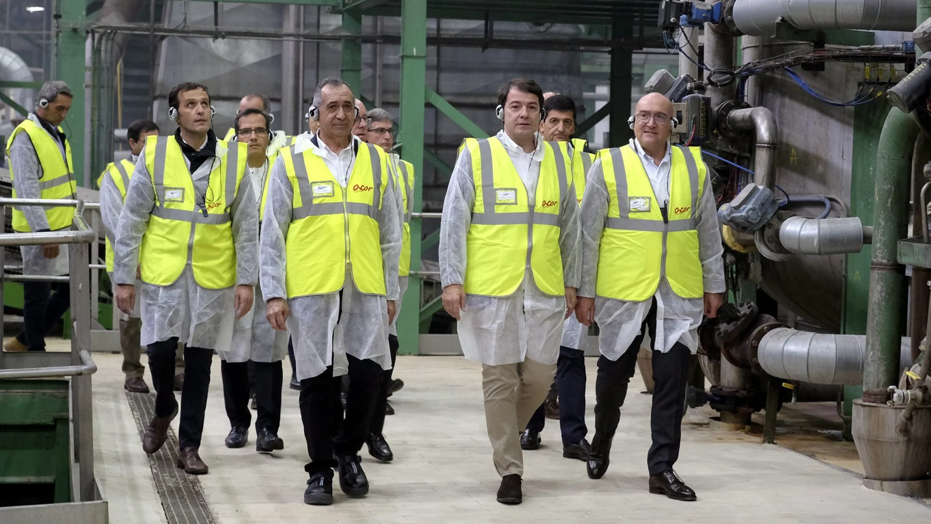 El presidente de la Junta , Alfonso Fernández Mañueco, visita las instalaciones de Acor en Olmedo, junto a Justino Medrano, Jesús Julio Carnero y Conrado Íscar, entre otros