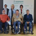 La consejera de Sanidad visita la sede de Aspaym en Valladolid